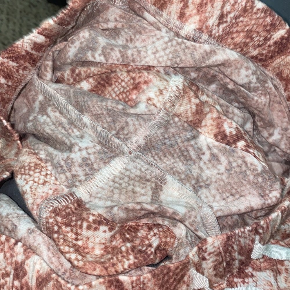 🐆Adorable Victoria Secret Women's Pink Snake Print Shorts! - Picture 4 of 8